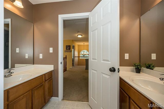 1048 Pierpoint Lane, St Charles, MO 63303