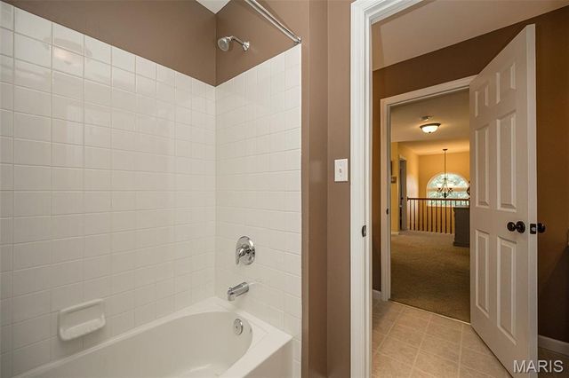 1048 Pierpoint Lane, St Charles, MO 63303