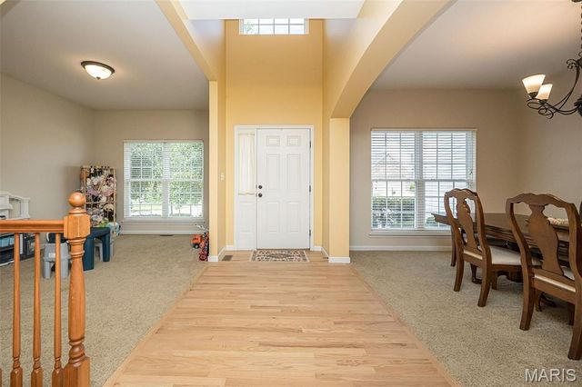 1048 Pierpoint Lane, St Charles, MO 63303
