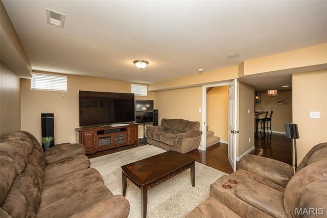 1048 Pierpoint Lane, St Charles, MO 63303