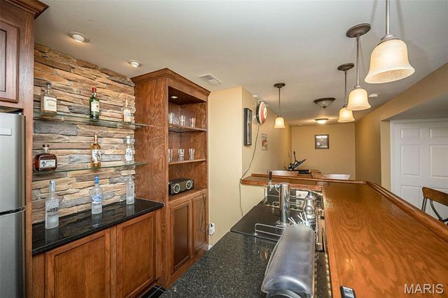 1048 Pierpoint Lane, St Charles, MO 63303