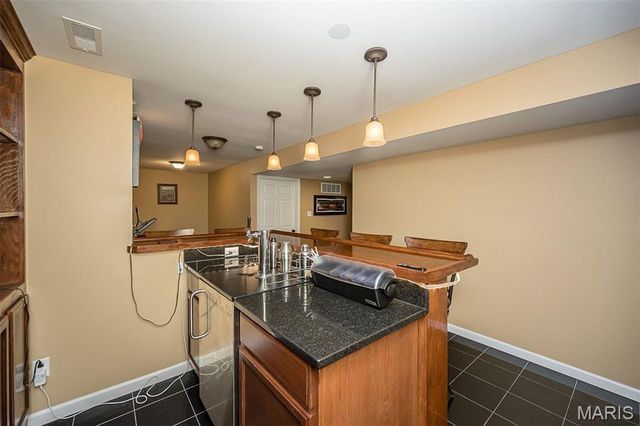 1048 Pierpoint Lane, St Charles, MO 63303