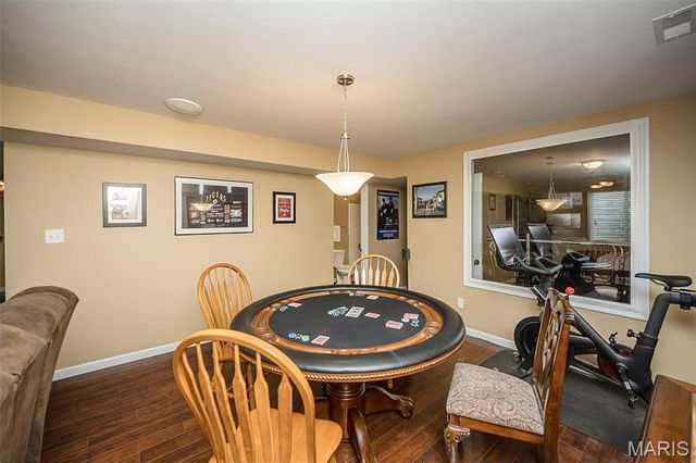1048 Pierpoint Lane, St Charles, MO 63303