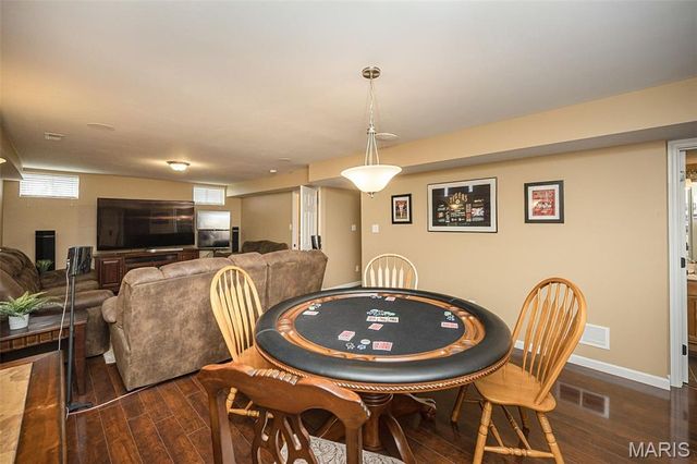 1048 Pierpoint Lane, St Charles, MO 63303