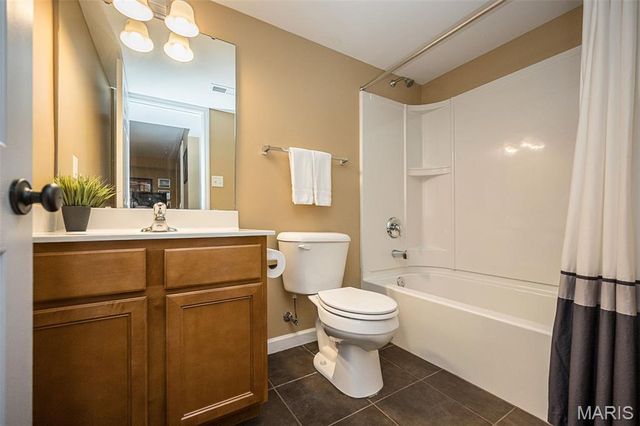 1048 Pierpoint Lane, St Charles, MO 63303
