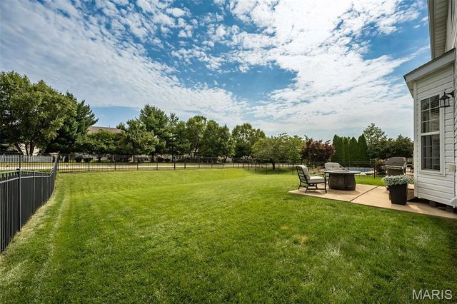 1048 Pierpoint Lane, St Charles, MO 63303