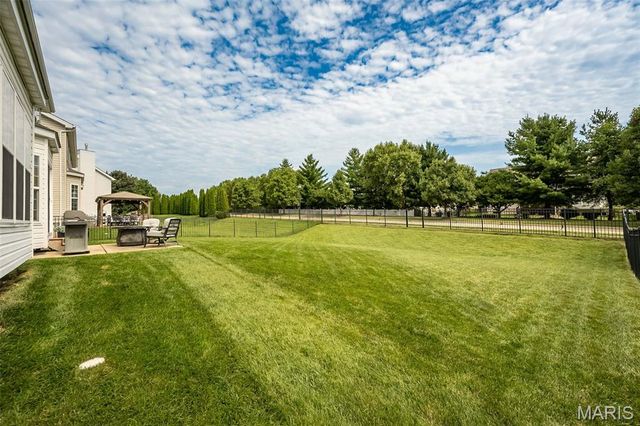 1048 Pierpoint Lane, St Charles, MO 63303