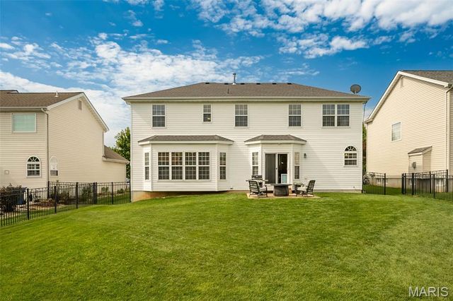 1048 Pierpoint Lane, St Charles, MO 63303