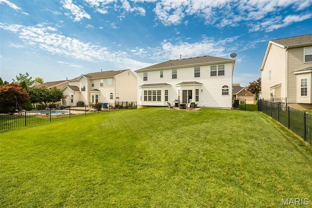 1048 Pierpoint Lane, St Charles, MO 63303