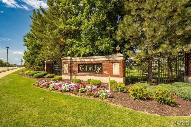 1048 Pierpoint Lane, St Charles, MO 63303