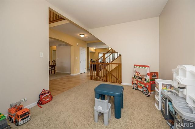 1048 Pierpoint Lane, St Charles, MO 63303
