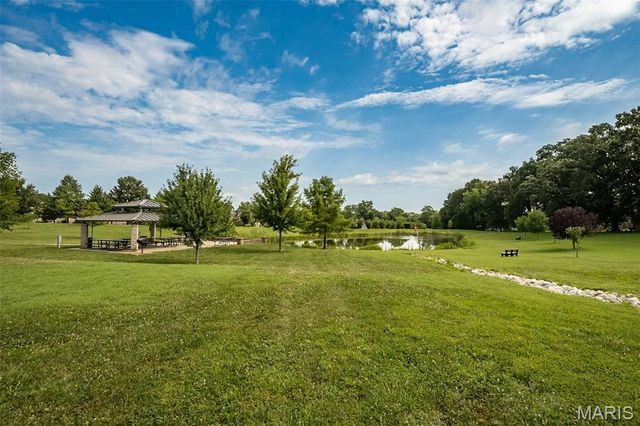 1048 Pierpoint Lane, St Charles, MO 63303