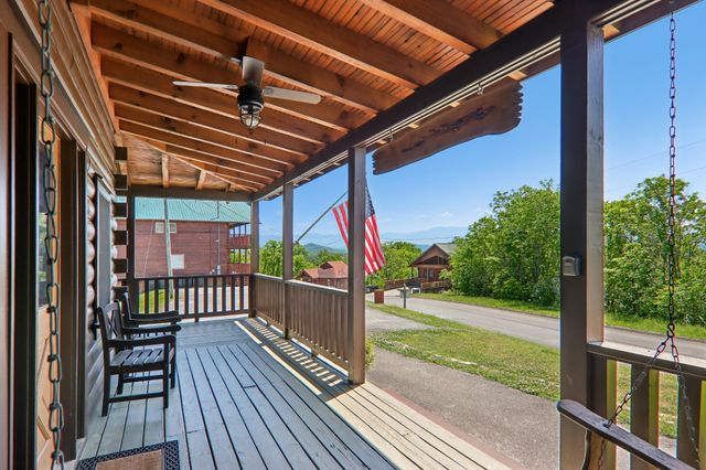 2043 Oakmont Dr, Sevierville, TN 37876