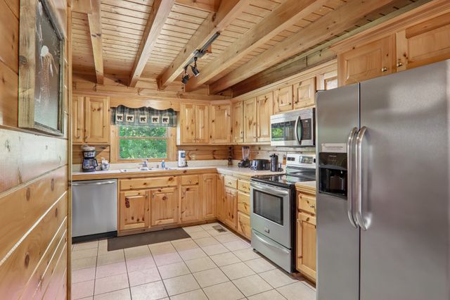 2043 Oakmont Dr, Sevierville, TN 37876