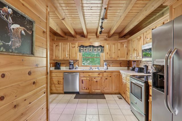 2043 Oakmont Dr, Sevierville, TN 37876