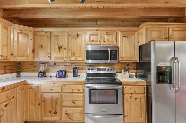 2043 Oakmont Dr, Sevierville, TN 37876