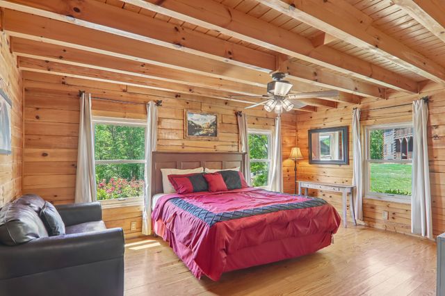 2043 Oakmont Dr, Sevierville, TN 37876