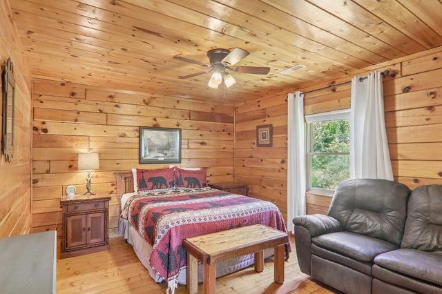 2043 Oakmont Dr, Sevierville, TN 37876