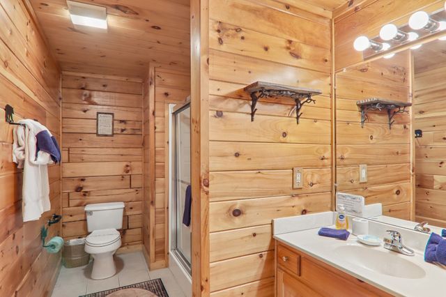 2043 Oakmont Dr, Sevierville, TN 37876