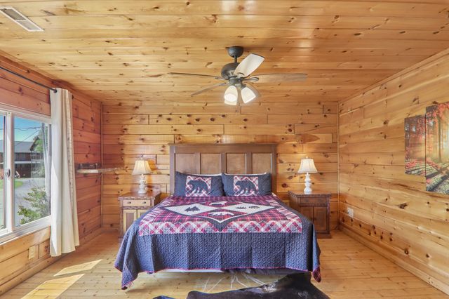2043 Oakmont Dr, Sevierville, TN 37876