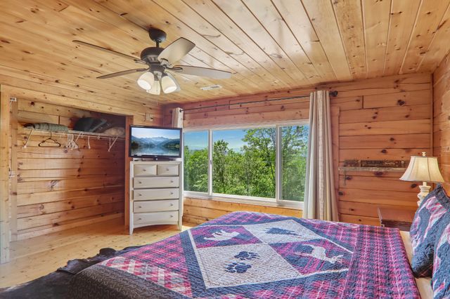2043 Oakmont Dr, Sevierville, TN 37876