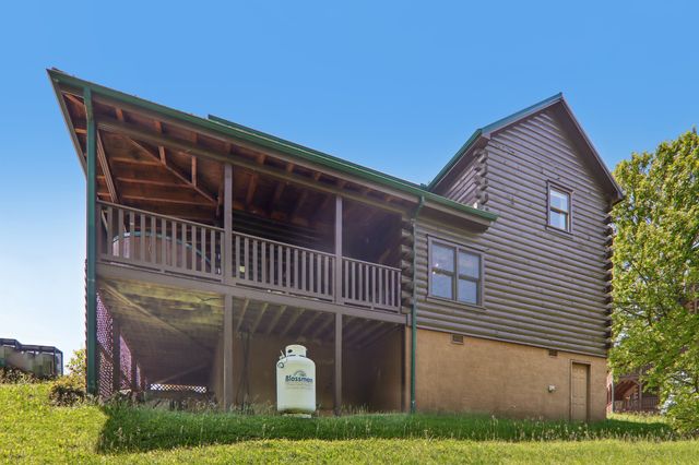 2043 Oakmont Dr, Sevierville, TN 37876