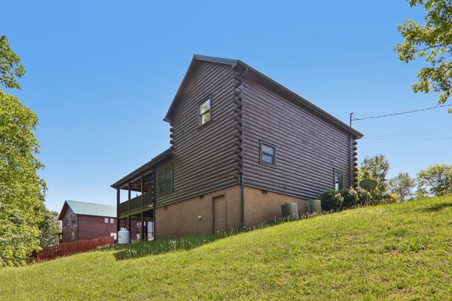 2043 Oakmont Dr, Sevierville, TN 37876