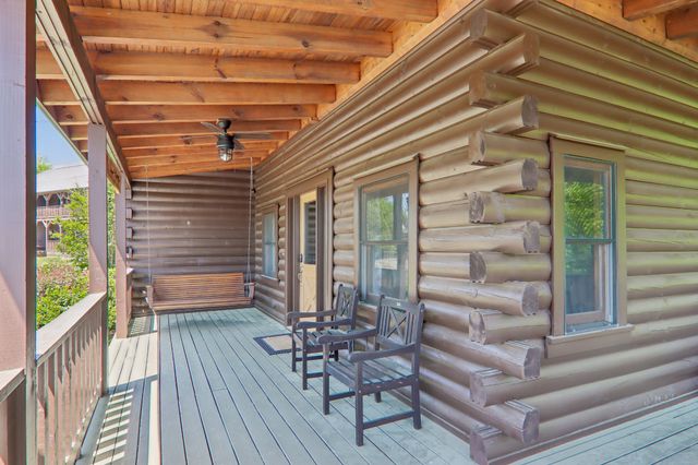 2043 Oakmont Dr, Sevierville, TN 37876