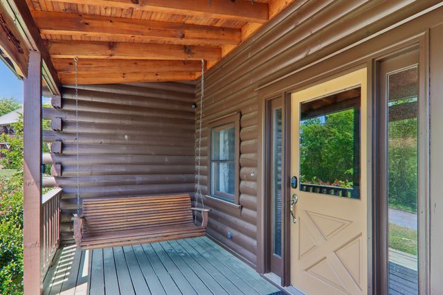 2043 Oakmont Dr, Sevierville, TN 37876