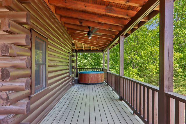 2043 Oakmont Dr, Sevierville, TN 37876