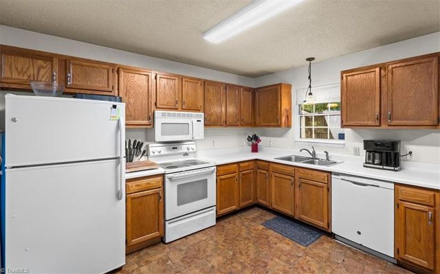 109 Poplar Lane, Thomasville, NC 27360