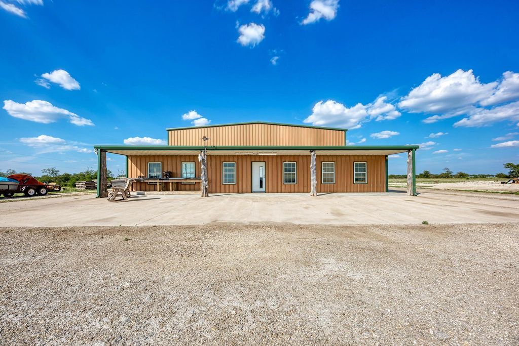 1155 County Road 304, Oglesby, TX 76561