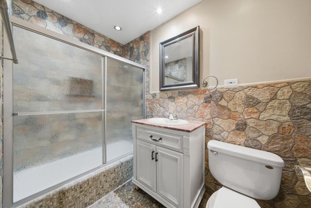 702 Dempster Street G4, Mount Prospect, IL 60056