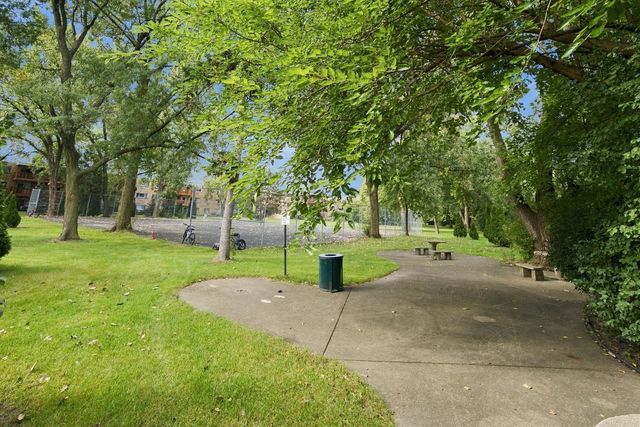 702 Dempster Street G4, Mount Prospect, IL 60056