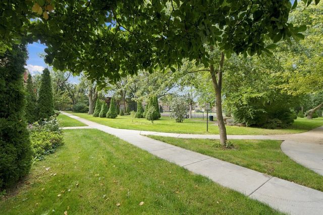 702 Dempster Street G4, Mount Prospect, IL 60056
