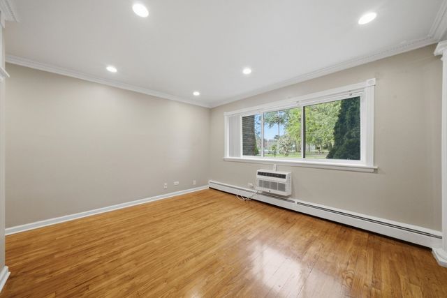 702 Dempster Street G4, Mount Prospect, IL 60056