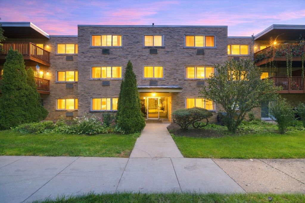 702 Dempster Street G4, Mount Prospect, IL 60056