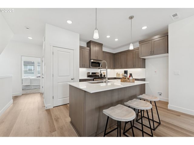 3312 Se Arrowhead Ave, Hillsboro, OR 97123