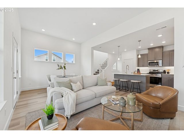 3312 Se Arrowhead Ave, Hillsboro, OR 97123