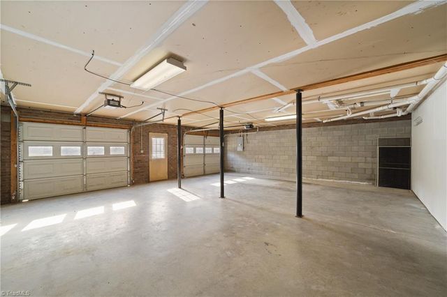 6200 Spring Park Road, Clemmons, NC 27012