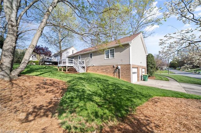 6200 Spring Park Road, Clemmons, NC 27012