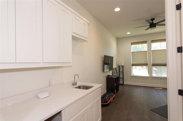 205 Eiglehart RD, Austin, TX 78737