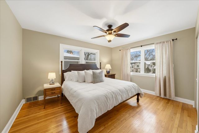 235 Cumnor Avenue, Glen Ellyn, IL 60137