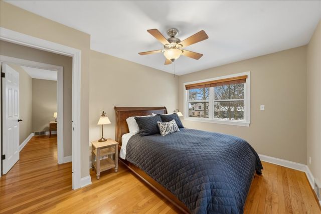 235 Cumnor Avenue, Glen Ellyn, IL 60137