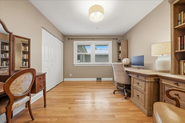 235 Cumnor Avenue, Glen Ellyn, IL 60137