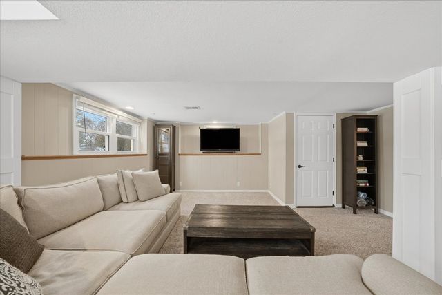 235 Cumnor Avenue, Glen Ellyn, IL 60137