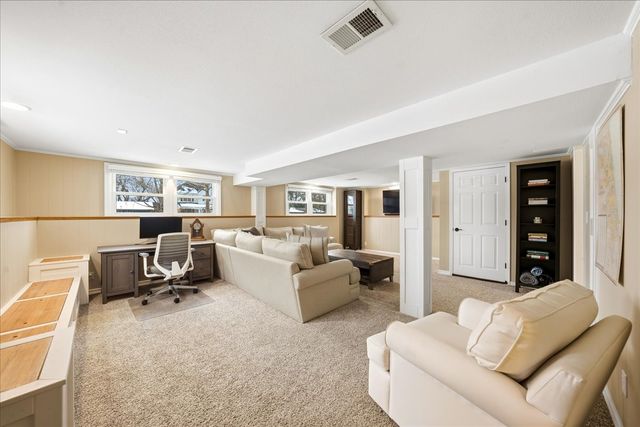 235 Cumnor Avenue, Glen Ellyn, IL 60137