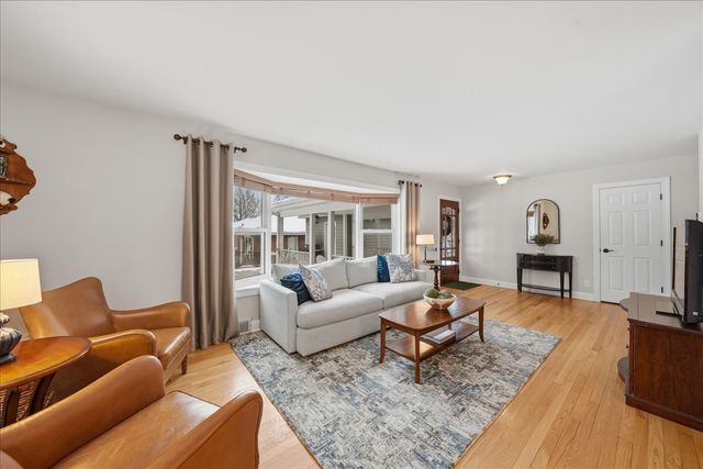 235 Cumnor Avenue, Glen Ellyn, IL 60137