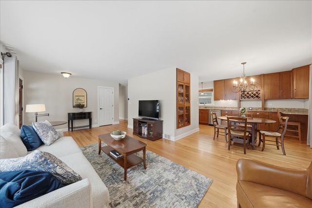 235 Cumnor Avenue, Glen Ellyn, IL 60137