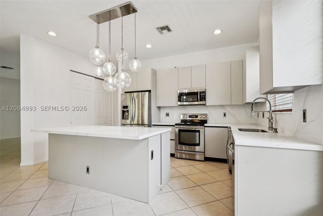 4460 Mariners Cove Dr, Wellington, FL 33449